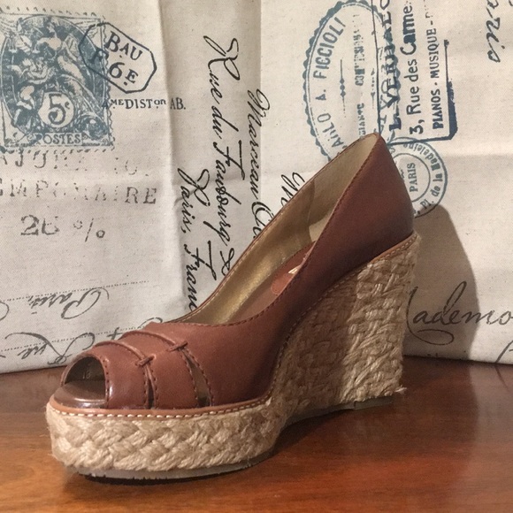 Never worn Banana Republic Dylan wedge - Picture 2 of 4